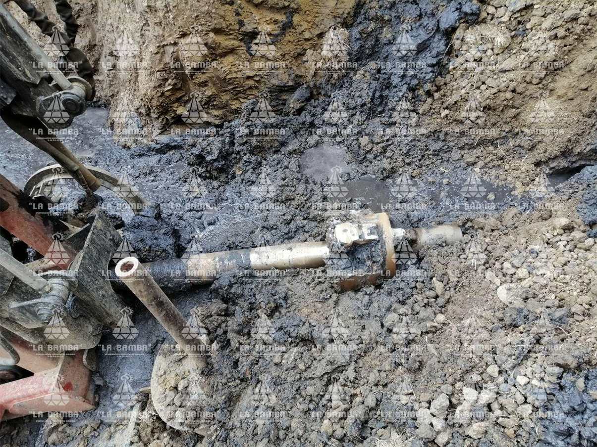 Herramienta de ensanchamiento junto al acceso de la perforación en Pisaflores