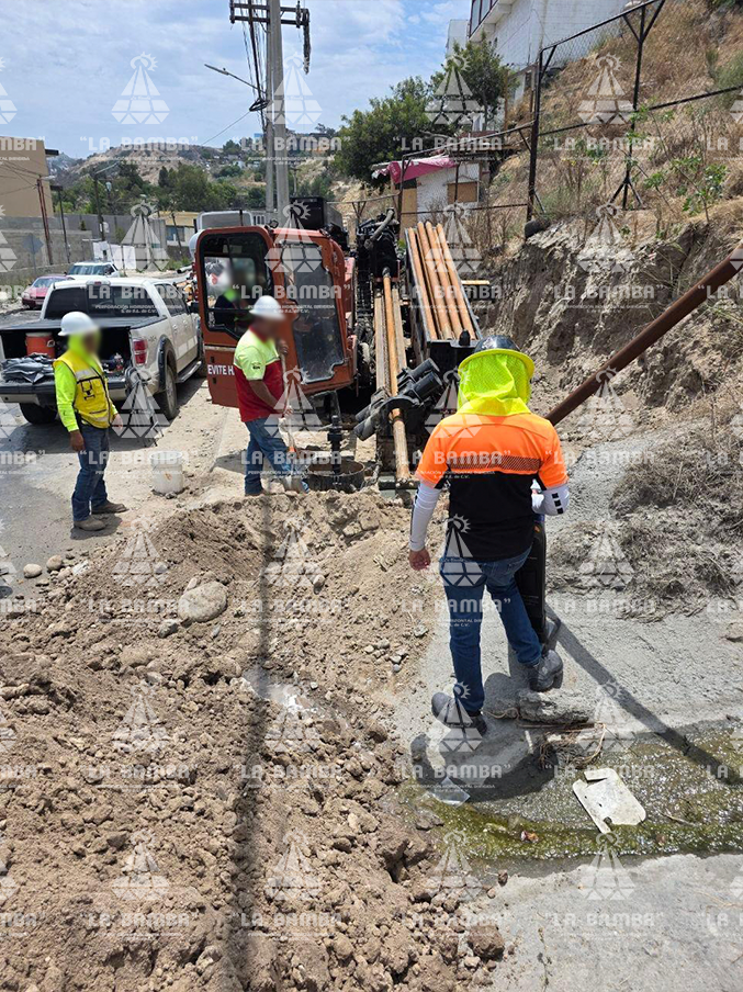Equipo y barras durante la perforación piloto del caso de Tijuana
